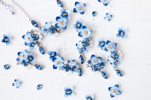 青い紫陽花ときらめくbijouのネックレス　　花、ギフト 14枚目の画像