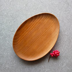 木の豆皿（たまご型・チェリー材） 1枚目の画像