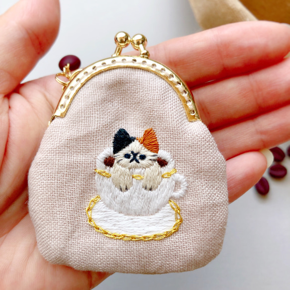 コーヒーと猫の刺繍ミニがま口 3枚目の画像