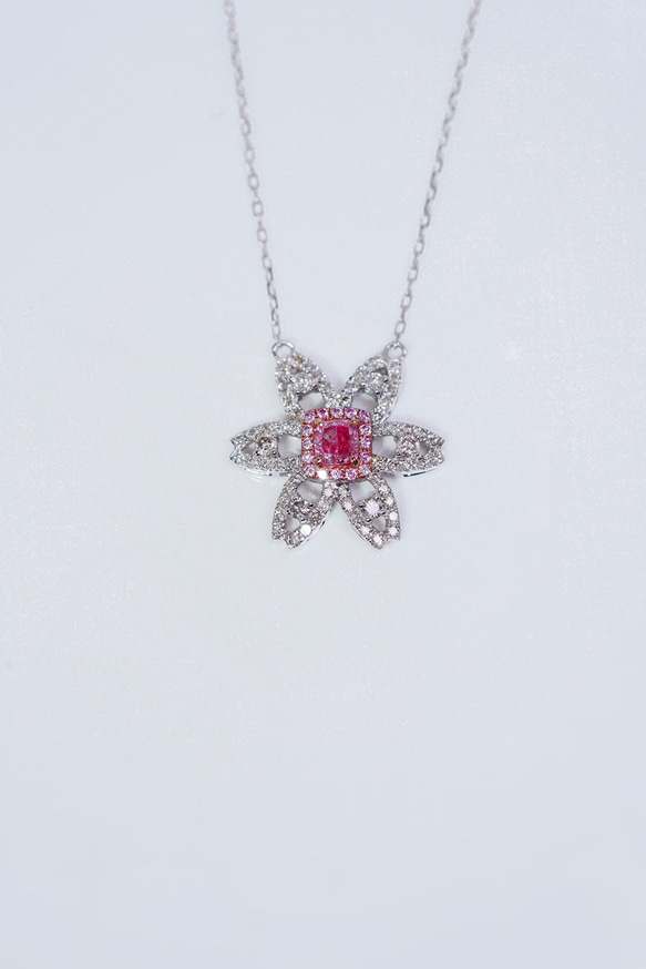 ピンクダイヤモンド付きネックレスk18 1枚目の画像
