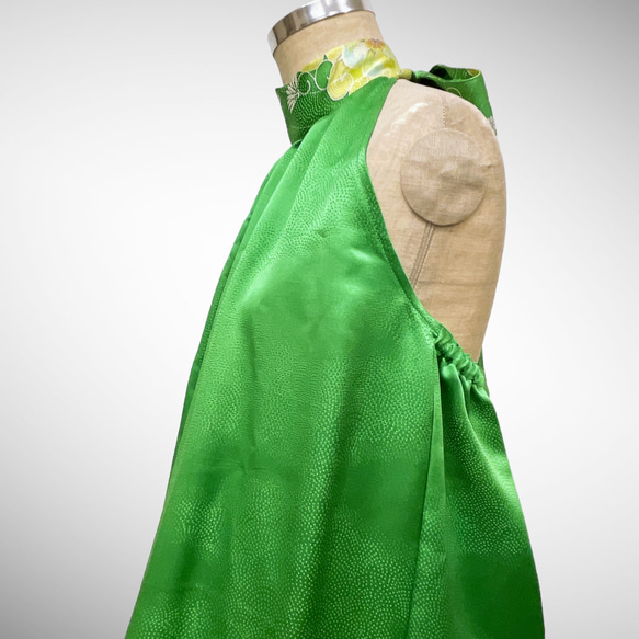 存在感を放つグリーン ホルターワンピ 着物リメイク パーティーワンピ 和柄 演奏会 コンサート 撮影 衣装 J51101 5枚目の画像