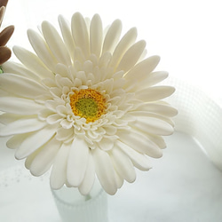 [僅限] ❁ 白色和棕色粘土花非洲菊 2 件套，室內花卉，斯堪的納維亞室內裝飾 ❁ 第7張的照片
