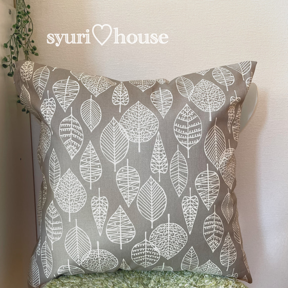 ☆   北欧柄　クッション　カバー　ハンドメイド モカ✩︎⡱北欧 リーフ柄のクッションカバー クッション・クッション
