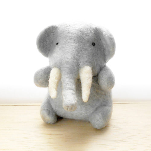 ちょっと大きめの象さん 羊毛フェルト マナウヲ（てんめのながや