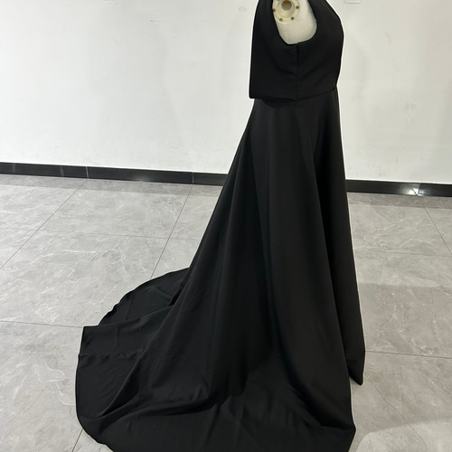 エレガント 黒 Vネックドレス 背中見せ 繊細レース トレーン 拳式/前  