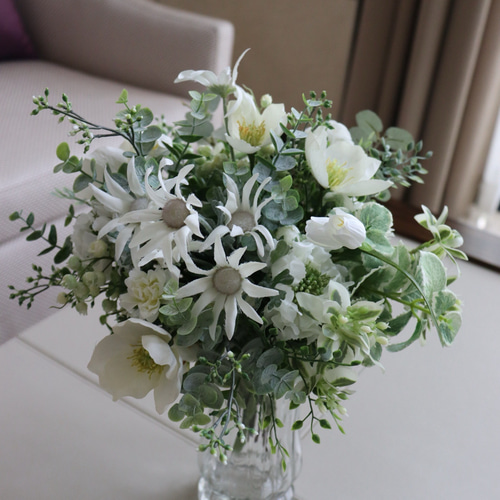アーティフィシャルフラワー ブーケ(ホワイトフラワーとグリーンの造花