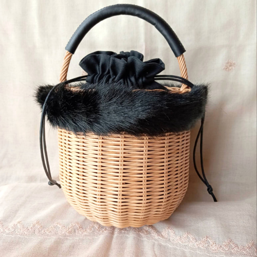 ファー付きかごバッグブラック かごバッグ 花結び 通販｜Creema  