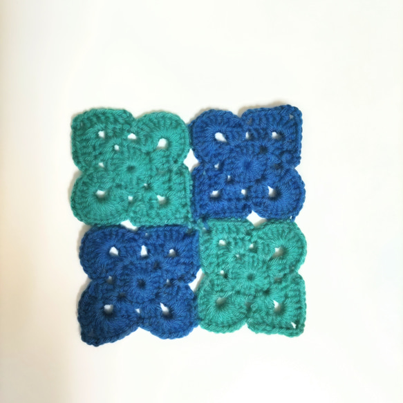 モチーフ編みのコースター（寒色カラー糸） 2枚目の画像