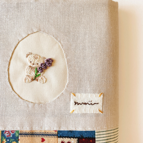 たろうちゃん様オーダーハンドメイドブックカバー手刺繍文庫本