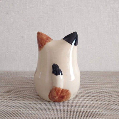 くぼともこさん　コンガリ舎　三毛猫ちゃんの一輪挿し くぼともこさん コンガリ舎 三毛猫ちゃんの一輪挿し