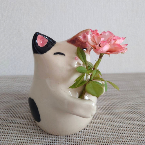 くぼともこさん　コンガリ舎　三毛猫ちゃんの一輪挿し 動物一輪挿し 三毛猫の王様（受注生産） | COCOSTONE