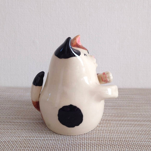 くぼともこさん　コンガリ舎　三毛猫ちゃんの一輪挿し 動物一輪挿し 三毛猫の王様（受注生産） | COCOSTONE