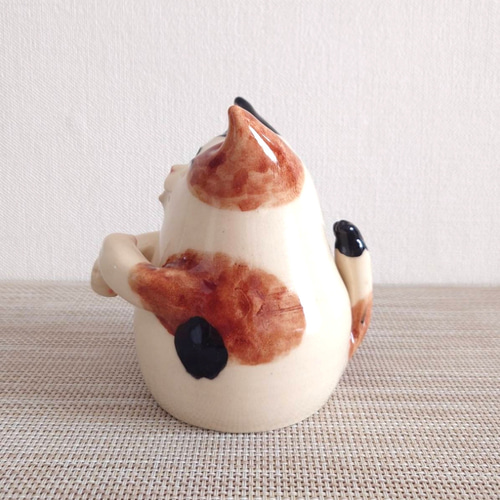 くぼともこさん　コンガリ舎　三毛猫ちゃんの一輪挿し 動物一輪挿し 三毛猫の王様（受注生産） | COCOSTONE