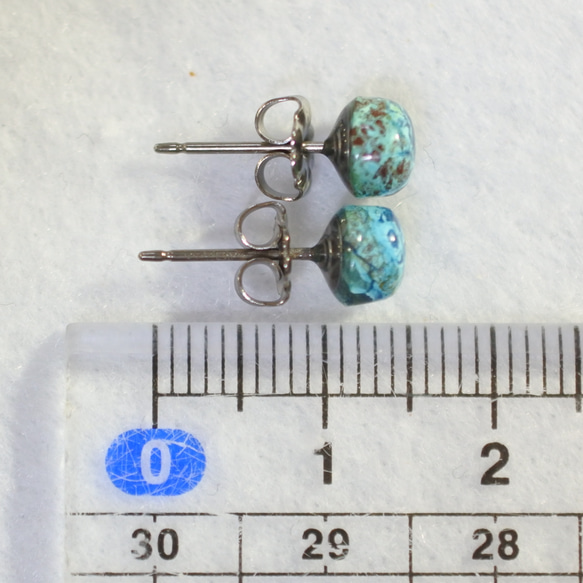 (1 件) 矽孔雀石耳環（6 毫米，鈦柱） 第5張的照片