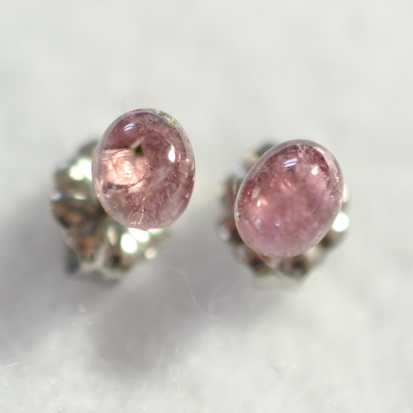 （1 件/專賣店）粉紅碧璽耳環（5 x 4 毫米，鈦柱） 第1張的照片