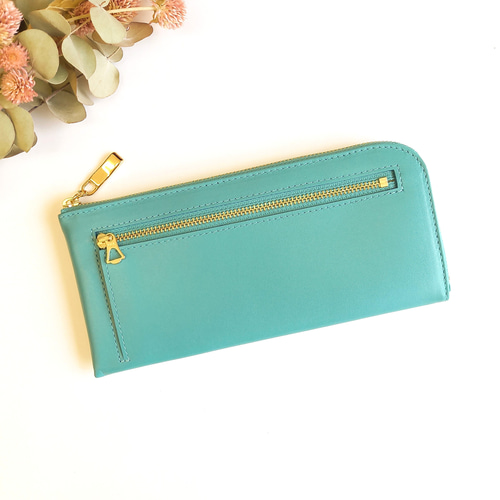 スリムで軽く大容量な長財布(ミントブルー)カード入れは14か所！牛革