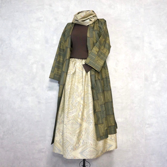 【一点モノ】大島紬 着物リメイク ギャザー スカート & スヌード 〜 四季 で心地良い 上質 絹 100% 〜 the and is of with Oshima for at in are on work It 一点モノ 大島紬 着物リメイク ギャザー スカート スヌード 四季 で心地良い 上質 100% from to only special be 64cm gathered pattern has elastic rubber