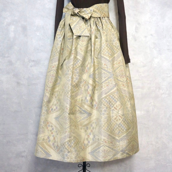 【一点モノ】大島紬 着物リメイク ギャザー スカート & スヌード 〜 四季 で心地良い 上質 絹 100% 〜 the and is of with Oshima for at in are on work It 一点モノ 大島紬 着物リメイク ギャザー スカート スヌード 四季 で心地良い 上質 100% from to only special be 64cm gathered pattern has elastic rubber