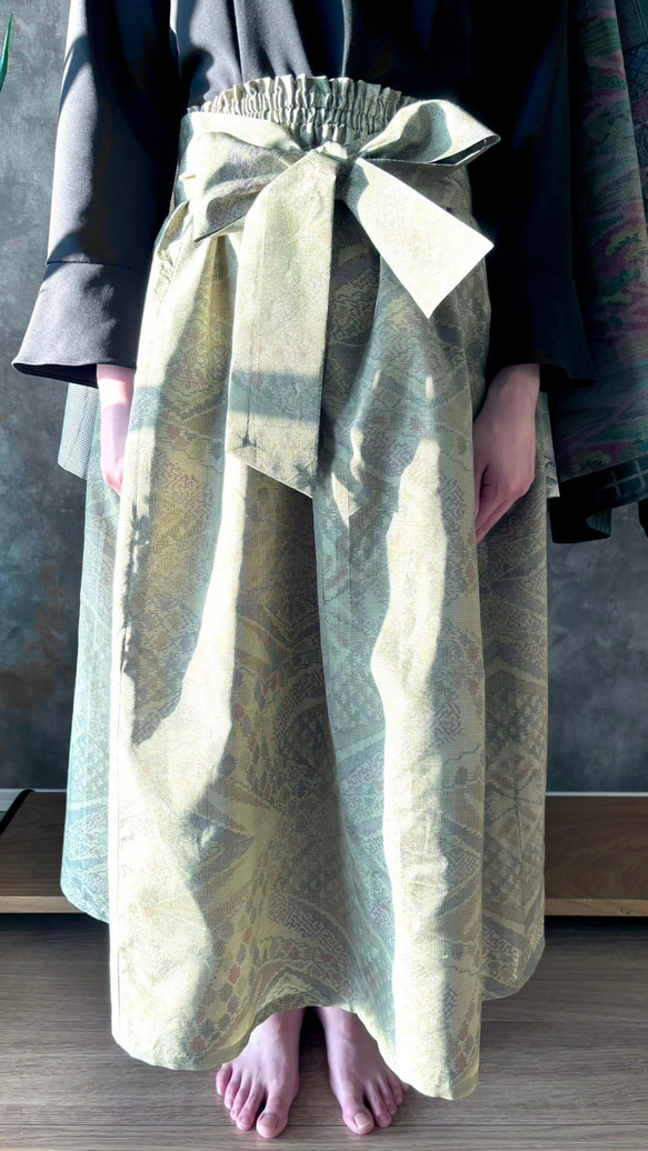 【一点モノ】大島紬 着物リメイク ギャザー スカート & スヌード 〜 四季 で心地良い 上質 絹 100% 〜 the and is of with Oshima for at in are on work It 一点モノ 大島紬 着物リメイク ギャザー スカート スヌード 四季 で心地良い 上質 100% from to only special be 64cm gathered pattern has elastic rubber