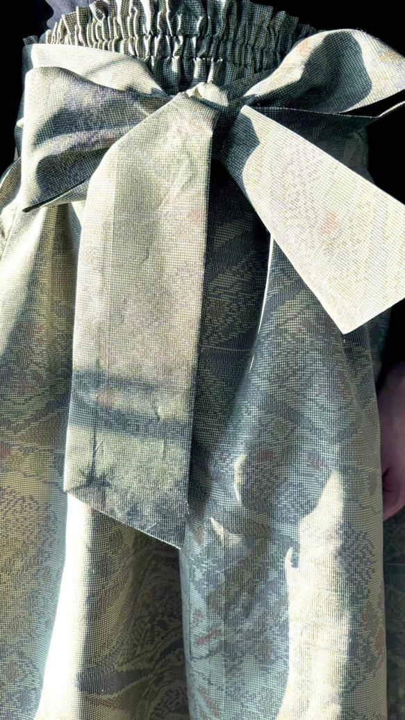 【一点モノ】大島紬 着物リメイク ギャザー スカート & スヌード 〜 四季 で心地良い 上質 絹 100% 〜 the and is of with Oshima for at in are on work It 一点モノ 大島紬 着物リメイク ギャザー スカート スヌード 四季 で心地良い 上質 100% from to only special be 64cm gathered pattern has elastic rubber