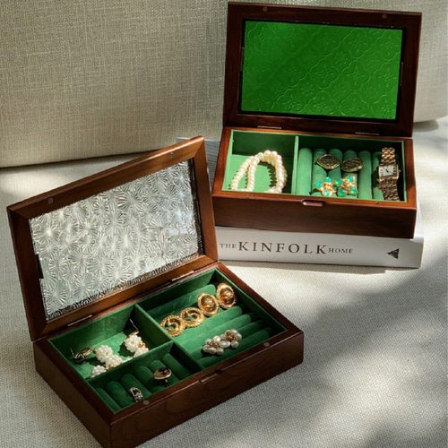 【新品】ビンテージ アクセサリーケース Vintage Silver Tone Jewelry Box W/ Red Velvet Lining, Art