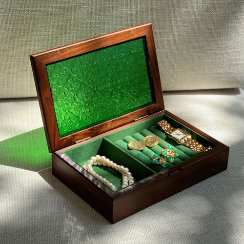 心酔する翡翠色～ウォールナット製アクセサリーケース ヴィンテージ風
