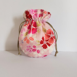 (送料無料)　再販　和柄の丸いミニ巾着　ピンク　花柄 2枚目の画像