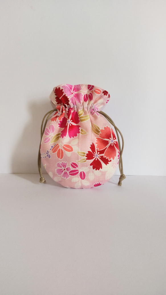 (送料無料)　再販　和柄の丸いミニ巾着　ピンク　花柄 2枚目の画像