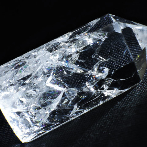 【オススメ】☆レインボー入りクラック水晶ポイント☆ レインボー クラック 水晶 ポイント 約100g-110g 幸運