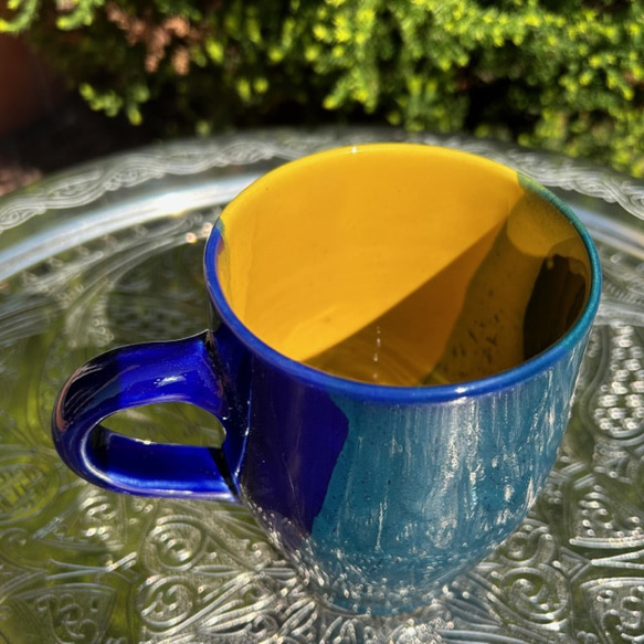 ハネンさんのカラフル陶器　マグカップ　洋食器　人気のブルー＆イエロー　ルゼ　RZBJ 4枚目の画像