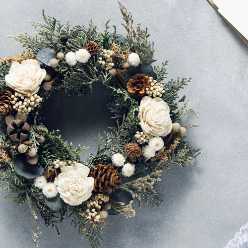 雪降るヒノキのクリスマスリース 19cm(ナチュラルホワイト) リース La