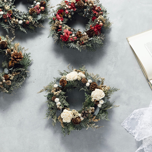 雪降るヒノキのクリスマスリース 19cm(ナチュラルホワイト) リース La