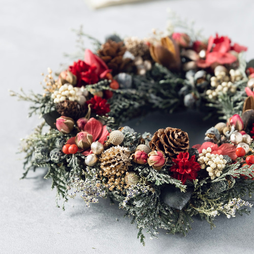 雪降るヒノキのクリスマスリース 19cm(ローズレッド) リース La