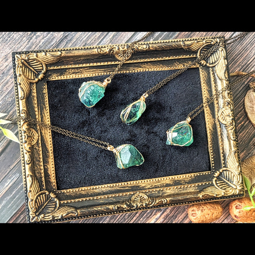 激安！特価品 夜明けを待つ翠結晶』ロジャリー鉱山産フローライト／強い蛍光性 その他