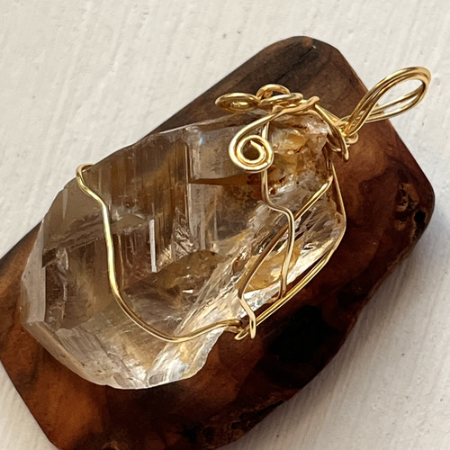 【宇宙の叡智】虹入りレムリアンシードクリスタルポイント⭐️バーコード レムリアンシード【約束の石】バーコード【聖なる図書館