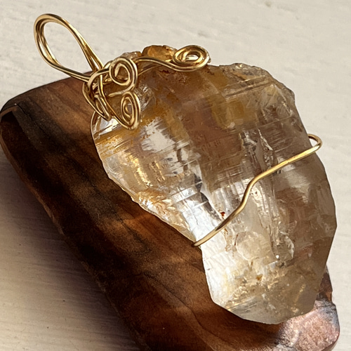 【宇宙の叡智】虹入りレムリアンシードクリスタルポイント⭐️バーコード 宇宙の叡智】虹入りレムリアンシードクリスタルポイント⭐️バーコード