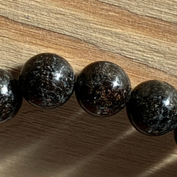 濃密黒針ブラックルチル水晶とチベタンビンテージ瑪瑙のブレスレット 10枚目の画像