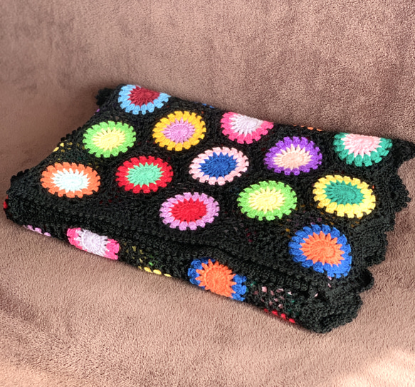 ハンドメイド　手編み　かぎ針編み　お花モチーフ　ブランケット/ひざ掛け/マルチカバー　黒 