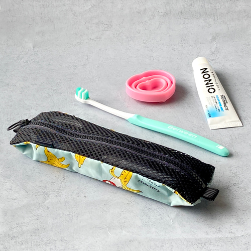 バナナねこ柄ナイロン×メッシュの洗える清潔歯ブラシポーチ ポーチ 山