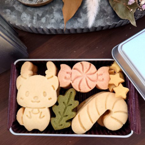 Noël Tin」〜サンタが贈るひみつのクッキー缶〜 – わらび餅・和洋菓子をお取り寄せ｜ラ・クロシェット ヒラノ クリスマスクッキーボックス 24個セット ギフトに かわいいクリスマスのおやつボックス 窓付き クリスマスクッキー缶 蓋付き おいし