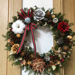 北欧の森の木の実とヒムロスギのクリスマスリース（30cm＊受注制作