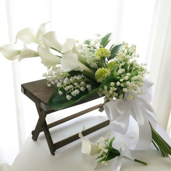 セミオーダー可能　カラーのクラッチブーケ、ブートニアセット