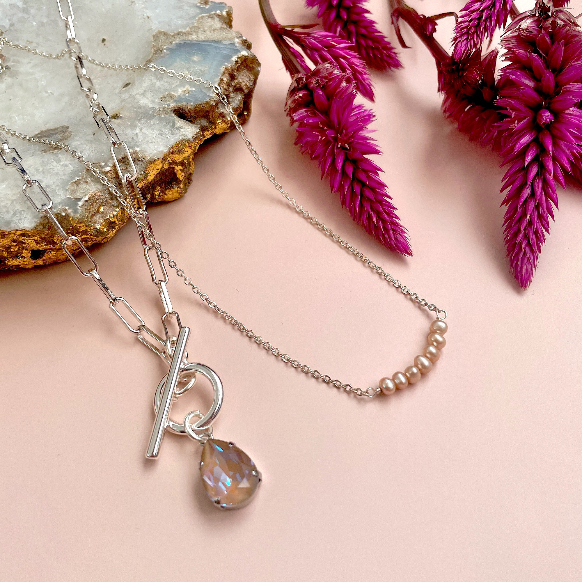 ★重ねづけ★クリスタルと淡水パールのダブルチェーンネックレス -Dusty Pink-