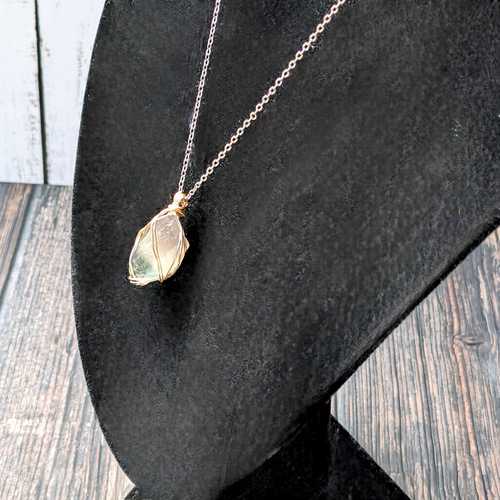 夢幻樹の雫』フローライト原石のネックレス／トリプルカラー／希少