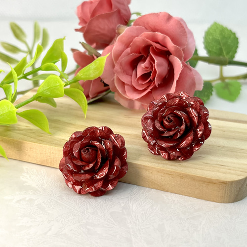 真紅の薔薇のイヤリング〜 バラ ばら 林檎 りんご リンゴ レジン