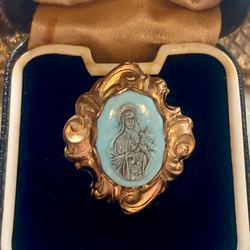 ✤チェコスロバキアヴィンテージガラスカメオ 聖母マリアの帯留め✤ ライトブルー/クリムゾンレッド 3枚目の画像