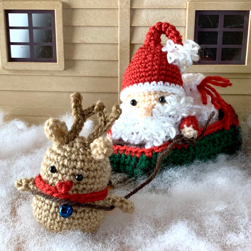 クリスマス ソリに乗ったサンタさん あみぐるみ4点セット (受注制作