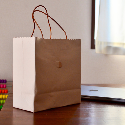 マックの紙袋 小さめサイズ マクドナルド、パッケージを6年ぶり刷新