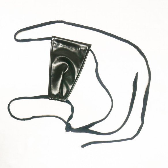 黒猫ふんどし　ストリングモデル　（レザー生地・平面タイプ・ユニセックス） 11枚目の画像