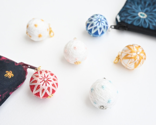 Muriel　絹糸　小さな手まり　バッグチャーム8個　天然石　ハンドメイド aa0216d3ec308f78adffdae36c332c